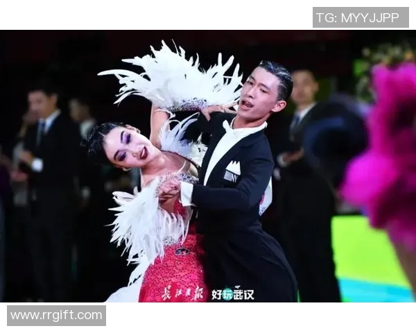 武汉街舞队在极限运动会中的团队协作表现精彩点评与分析