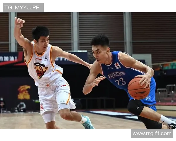 深圳篮球队技术争议引发热议球迷与专家各执己见分析战术选择