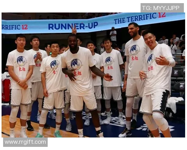 西安篮球队团队协作引发热议球迷对战术配合与球员默契的看法