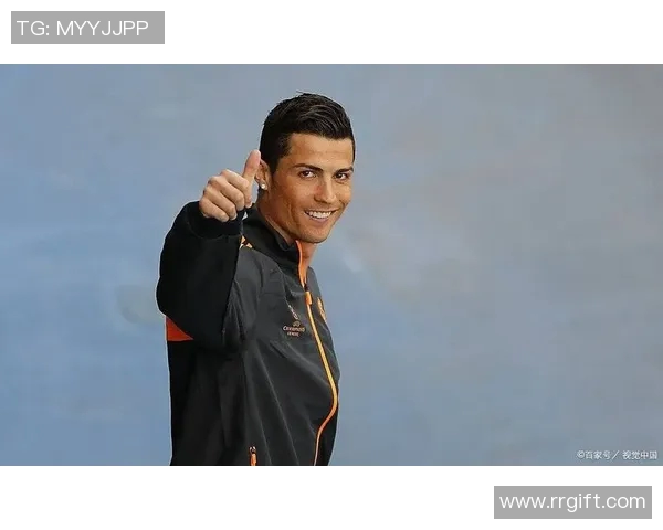 欧冠赛场惊现奇葩瞬间球迷闯入抢夺C罗球衣引发热议