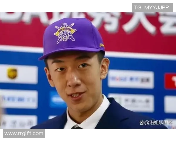 王少杰带领球队迎战同曦全力争胜展现实力与团队精神