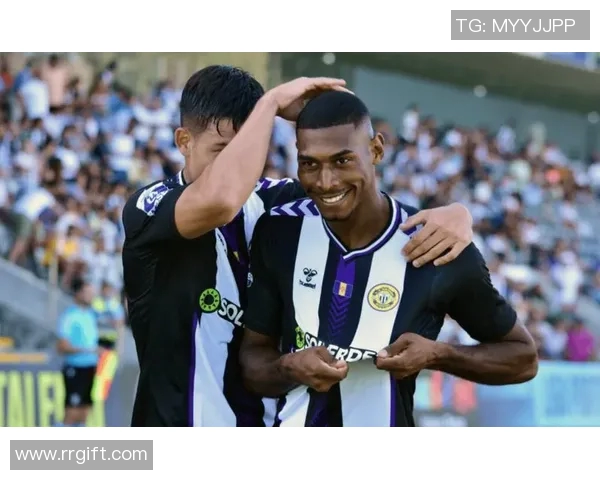 葡国民队与埃斯托球队激战正酣谁能在赛场上笑到最后 葡国民队与埃斯托球队激战正酣谁能在赛场上笑到最后