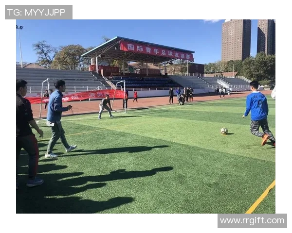 冠军杯特别报道：LNG逆袭之路的辉煌与挑战全景回顾MBA