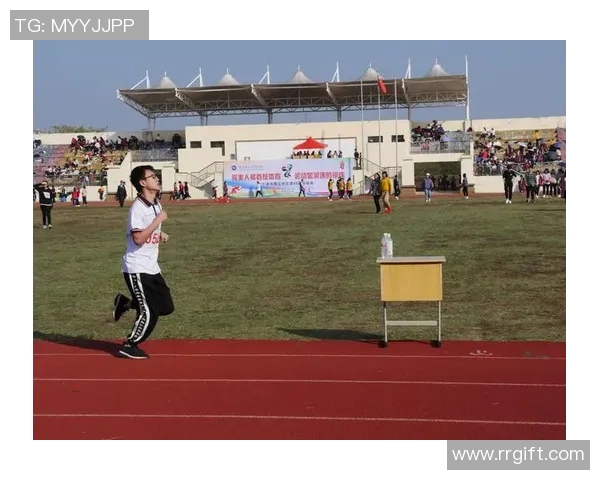 何思雨的成长之路：在风雨中绽放的青春故事与人生哲学